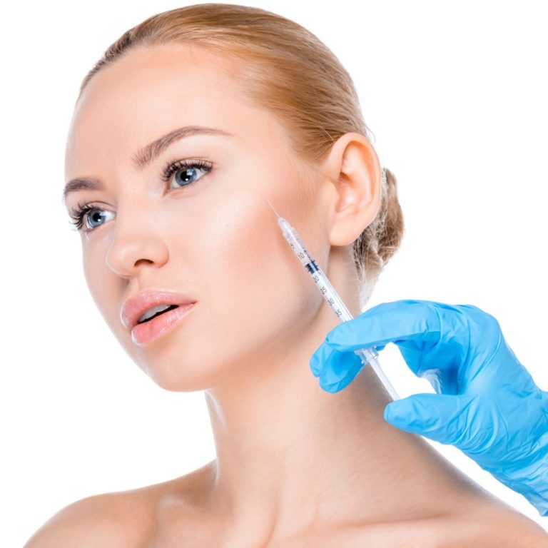 Frau nach Botox-Behandlung gegen Krähenfüße in Praxis Yildiran in Hannover